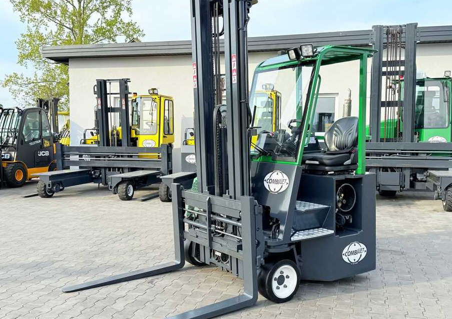 Combilift C3000CB / LPG / TRIPLEX – 6500MM / FREE LIFT / FORK POSITIONER / SIDE SHIFT / EXCELLENT CONDITION - 4-vägstruck: bild 2 Combilift C3000CB / LPG / TRIPLEX – 6500MM / FREE LIFT / FORK POSITIONER / SIDE SHIFT / EXCELLENT CONDITION - 4-vägstruck: bild 2