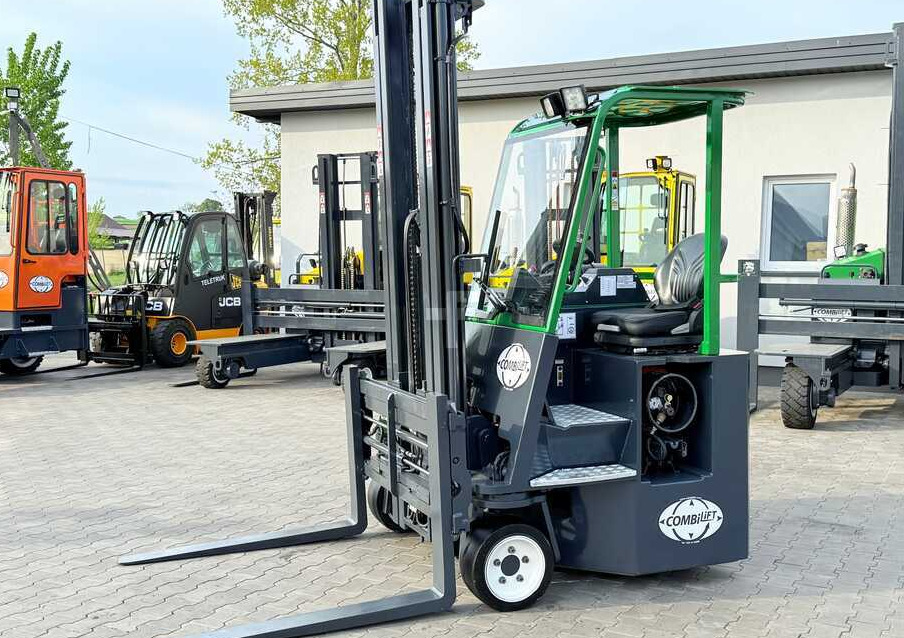 Combilift C3000CB / LPG / TRIPLEX – 6500MM / FREE LIFT / FORK POSITIONER / SIDE SHIFT / EXCELLENT CONDITION - 4-vägstruck: bild 1 Combilift C3000CB / LPG / TRIPLEX – 6500MM / FREE LIFT / FORK POSITIONER / SIDE SHIFT / EXCELLENT CONDITION - 4-vägstruck: bild 1