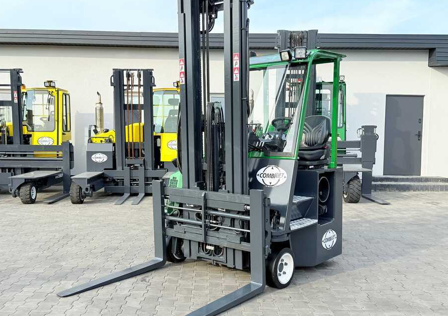 Combilift C3000CB / LPG / TRIPLEX – 6500MM / FREE LIFT / FORK POSITIONER / SIDE SHIFT / EXCELLENT CONDITION - 4-vägstruck: bild 4 Combilift C3000CB / LPG / TRIPLEX – 6500MM / FREE LIFT / FORK POSITIONER / SIDE SHIFT / EXCELLENT CONDITION - 4-vägstruck: bild 4