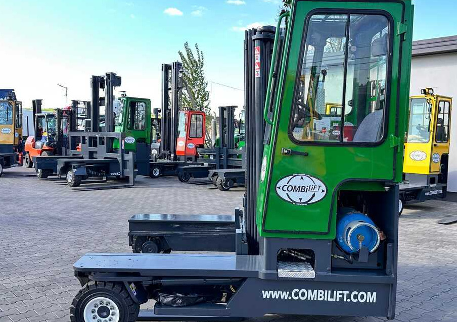 Combilift C4000 / TRIPLEX / 4900MM / GAS / FREE LIFT / FORK SIDE SHIFT / LIKE NEW - 4-vägstruck: bild 2 Combilift C4000 / TRIPLEX / 4900MM / GAS / FREE LIFT / FORK SIDE SHIFT / LIKE NEW - 4-vägstruck: bild 2