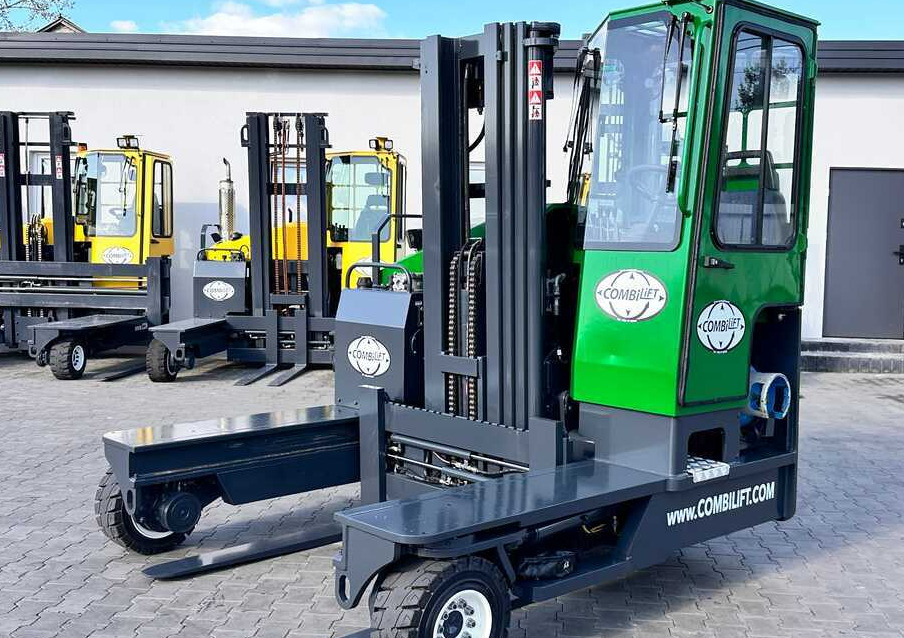 Combilift C4000 / TRIPLEX / 4900MM / GAS / FREE LIFT / FORK SIDE SHIFT / LIKE NEW - 4-vägstruck: bild 3 Combilift C4000 / TRIPLEX / 4900MM / GAS / FREE LIFT / FORK SIDE SHIFT / LIKE NEW - 4-vägstruck: bild 3