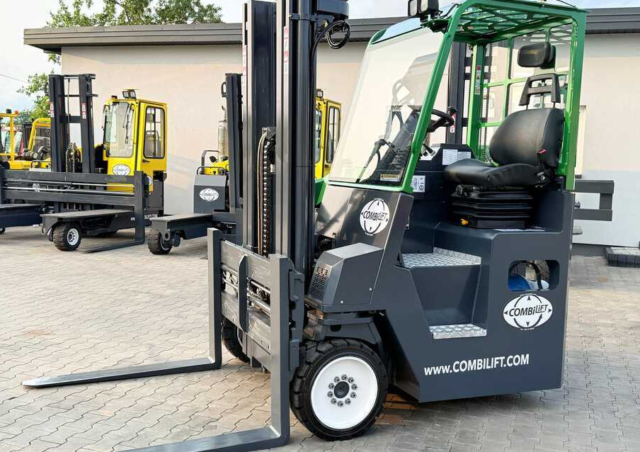 Combilift C4000CB / TRIPLEX - 5200MM / LPG / FREE LIFT / FORK POSITIONER / FORK SIDESHIFT / HEIGHT 2450MM / LIKE NEW - 4-vägstruck: bild 2 Combilift C4000CB / TRIPLEX - 5200MM / LPG / FREE LIFT / FORK POSITIONER / FORK SIDESHIFT / HEIGHT 2450MM / LIKE NEW - 4-vägstruck: bild 2