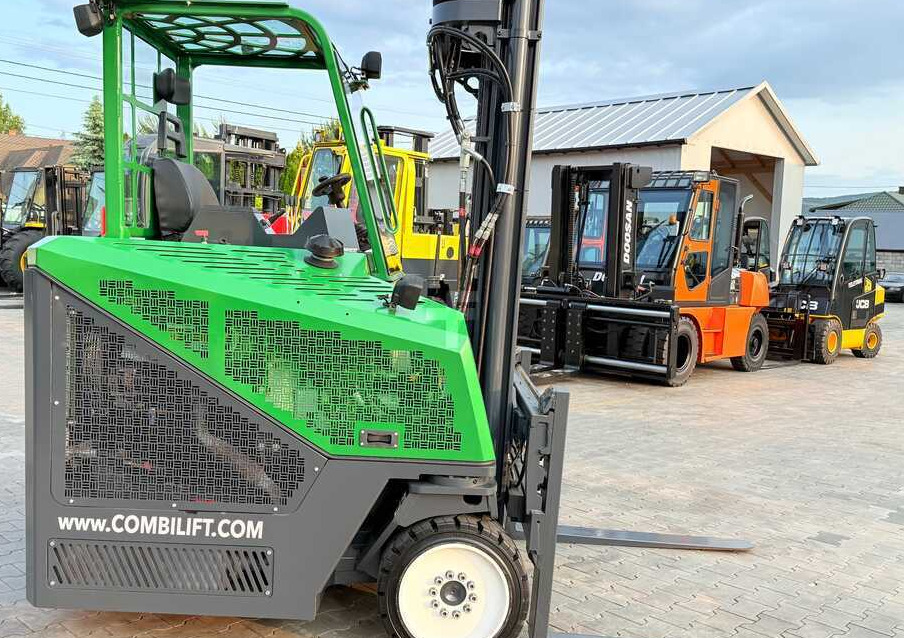 Combilift C4000CB / TRIPLEX - 5200MM / LPG / FREE LIFT / FORK POSITIONER / FORK SIDESHIFT / HEIGHT 2450MM / LIKE NEW - 4-vägstruck: bild 5 Combilift C4000CB / TRIPLEX - 5200MM / LPG / FREE LIFT / FORK POSITIONER / FORK SIDESHIFT / HEIGHT 2450MM / LIKE NEW - 4-vägstruck: bild 5