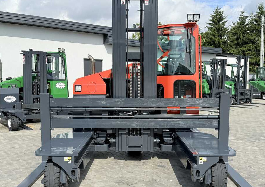 Combilift C4500 / DIESEL / TRIPLEX - 6420MM / FREE-LIFT / WIDE FORK POSITIONER - 4-vägstruck: bild 5 Combilift C4500 / DIESEL / TRIPLEX - 6420MM / FREE-LIFT / WIDE FORK POSITIONER - 4-vägstruck: bild 5
