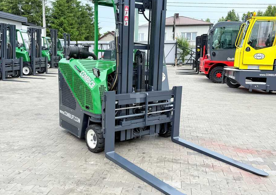 Combilift CB3000 / DIESEL / TRIPLEX 4900MM / FREE LIFT / SIDESHIFT / FORK POSITIONER / 1500MM FORKS / LIKE NEW - 4-vägstruck: bild 4 Combilift CB3000 / DIESEL / TRIPLEX 4900MM / FREE LIFT / SIDESHIFT / FORK POSITIONER / 1500MM FORKS / LIKE NEW - 4-vägstruck: bild 4