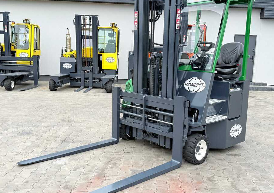 Combilift CB3000 / DIESEL / TRIPLEX 4900MM / FREE LIFT / SIDESHIFT / FORK POSITIONER / 1500MM FORKS / LIKE NEW - 4-vägstruck: bild 2 Combilift CB3000 / DIESEL / TRIPLEX 4900MM / FREE LIFT / SIDESHIFT / FORK POSITIONER / 1500MM FORKS / LIKE NEW - 4-vägstruck: bild 2