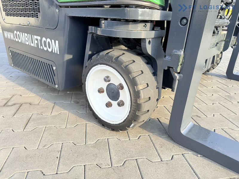Combilift Combilift C2500CB / TRIPLEX / 5500MM / FREE LIFT / DIESEL / ONLY 3768 MTH / FORK POSITIONER / SIDE SHIFT / NEW TYRES / LIKE NEW - 4-vägstruck: bild 5 Combilift Combilift C2500CB / TRIPLEX / 5500MM / FREE LIFT / DIESEL / ONLY 3768 MTH / FORK POSITIONER / SIDE SHIFT / NEW TYRES / LIKE NEW - 4-vägstruck: bild 5