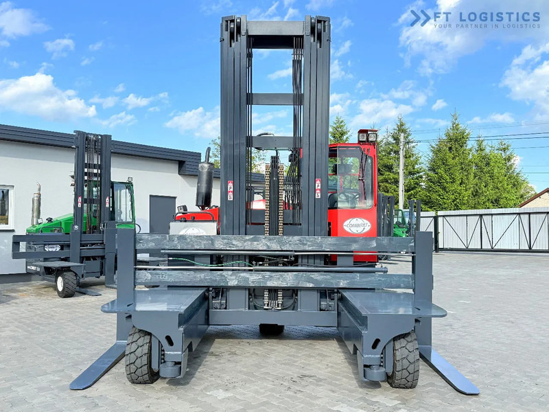 Combilift Combilift Wózki 4-kierunkowe C8000 / GAS / TRIPLEX 8300 / WIDE FORK POSITIRONER / FREE-LIFT / A comprehensive range of four-way - 4-vägstruck: bild 4 Combilift Combilift Wózki 4-kierunkowe C8000 / GAS / TRIPLEX 8300 / WIDE FORK POSITIRONER / FREE-LIFT / A comprehensive range of four-way - 4-vägstruck: bild 4
