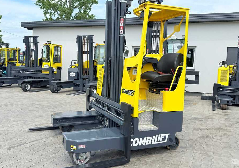 Combilift MR / ELECTRIC / TRIPLEX – 6000MM / FULL FREE LIFT / WIDE POSITIONER / FORK SIDESHIFT / ONLY 1400 HOURS / LIKE NEW - 4-vägstruck: bild 3 Combilift MR / ELECTRIC / TRIPLEX – 6000MM / FULL FREE LIFT / WIDE POSITIONER / FORK SIDESHIFT / ONLY 1400 HOURS / LIKE NEW - 4-vägstruck: bild 3