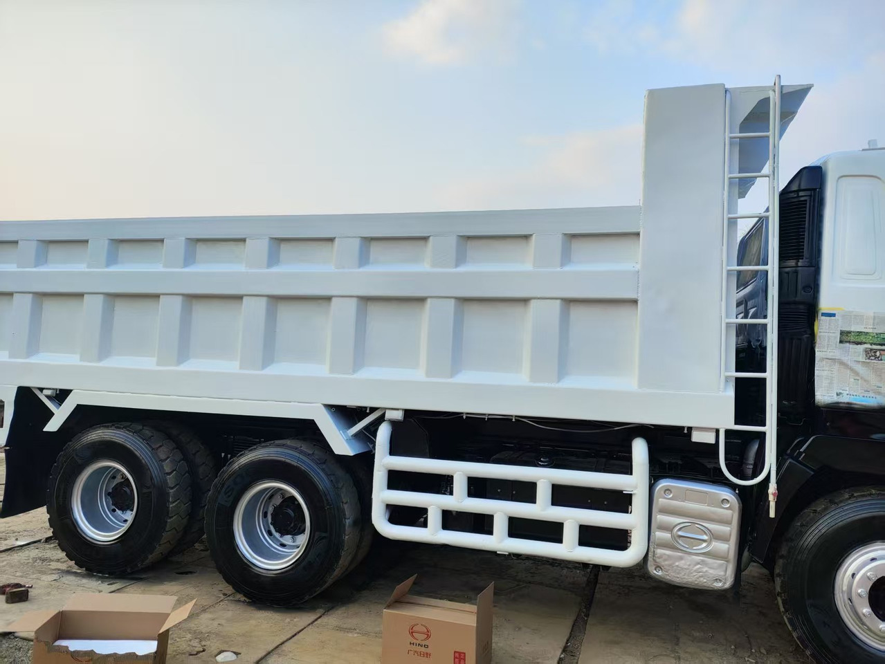 HINO HINO 700 - Tippbil lastbil: bild 5 HINO HINO 700 - Tippbil lastbil: bild 5
