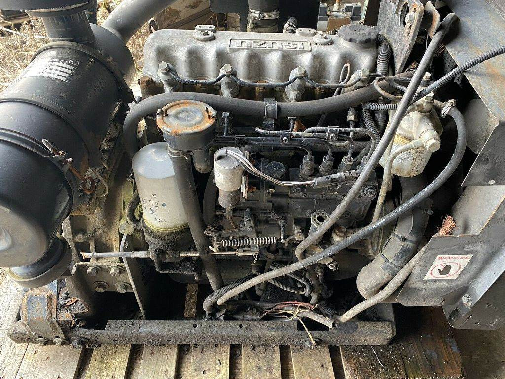 ISUZU C240 - Motor för Grävmaskin: bild 1 ISUZU C240 - Motor för Grävmaskin: bild 1