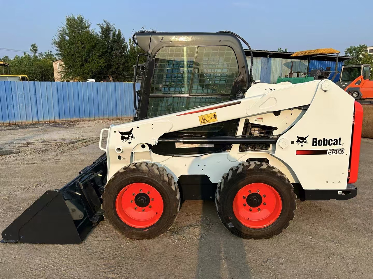 BOBCAT High Performance Low Hours Excellent Condition Reliable Second Hand Bobcat S550 Skid Steer Loader in Stock for Sale - Kompaktlastare/ Slirstyrda lastare: bild 2 BOBCAT High Performance Low Hours Excellent Condition Reliable Second Hand Bobcat S550 Skid Steer Loader in Stock for Sale - Kompaktlastare/ Slirstyrda lastare: bild 2