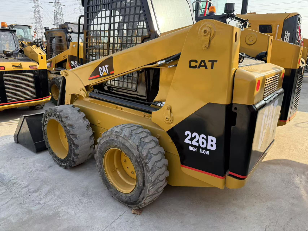 CATERPILLAR Used Mini Small CAT226B Skid Steer Loader in Stock with Best Review for Sale - Byggmaskiner: bild 1 CATERPILLAR Used Mini Small CAT226B Skid Steer Loader in Stock with Best Review for Sale - Byggmaskiner: bild 1