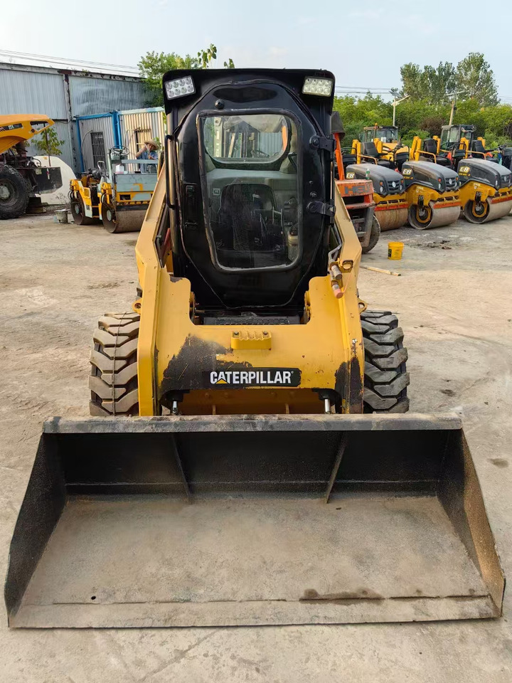 CATERPILLAR used skid-steer CAT246C high quality - Byggmaskiner: bild 1 CATERPILLAR used skid-steer CAT246C high quality - Byggmaskiner: bild 1