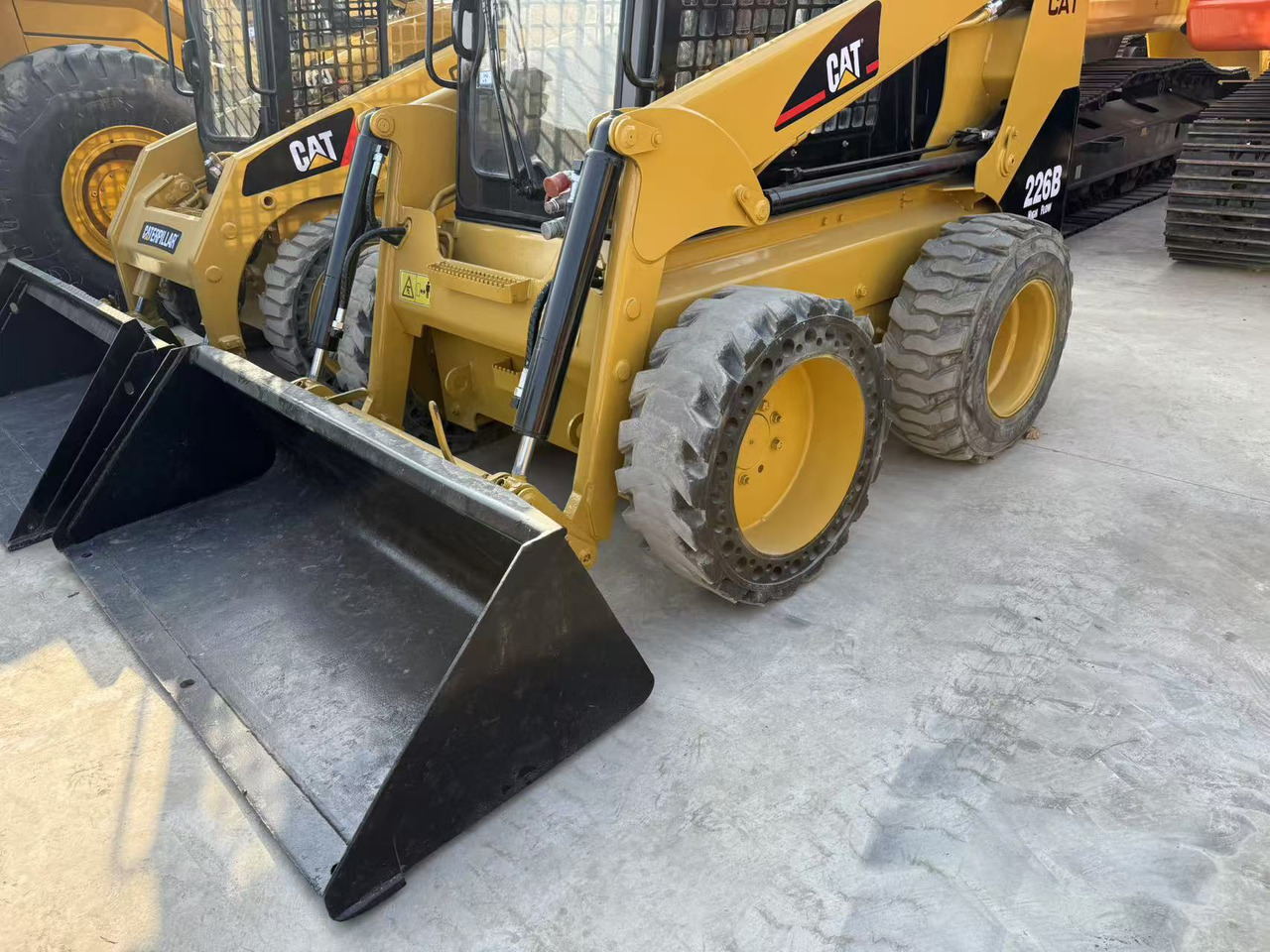 CATERPILLAR Used Mini Small CAT226B Skid Steer Loader in Stock with Best Review for Sale - Kompaktlastare/ Slirstyrda lastare: bild 4 CATERPILLAR Used Mini Small CAT226B Skid Steer Loader in Stock with Best Review for Sale - Kompaktlastare/ Slirstyrda lastare: bild 4