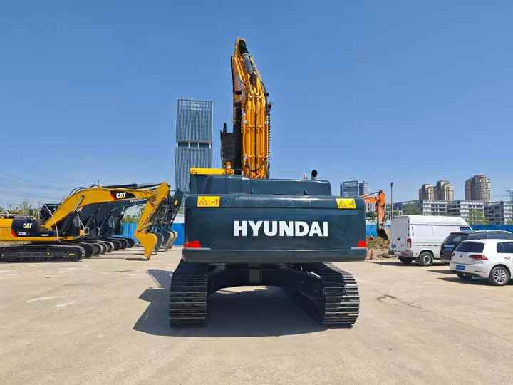 Heavy-Duty Hyundai 305 Excavator for Mining & Construction - Well-Maintained, Warranty Included - Bandgrävare: bild 4 Heavy-Duty Hyundai 305 Excavator for Mining & Construction - Well-Maintained, Warranty Included - Bandgrävare: bild 4