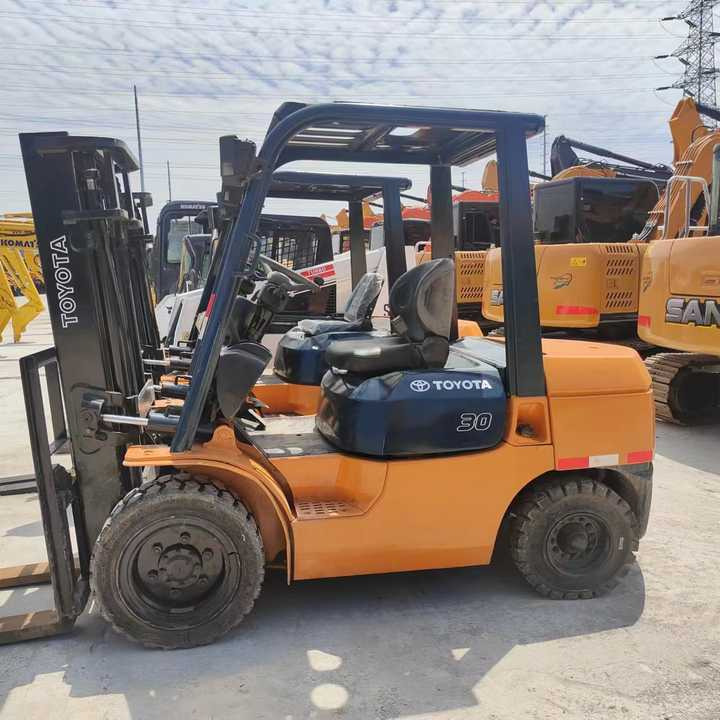 Secod Hand Japanese Brand Toyota 30 Forklift Mini 3 Ton Forklift with Good Performance and Less Working Time for Sale - Motviktstruck: bild 3 Secod Hand Japanese Brand Toyota 30 Forklift Mini 3 Ton Forklift with Good Performance and Less Working Time for Sale - Motviktstruck: bild 3
