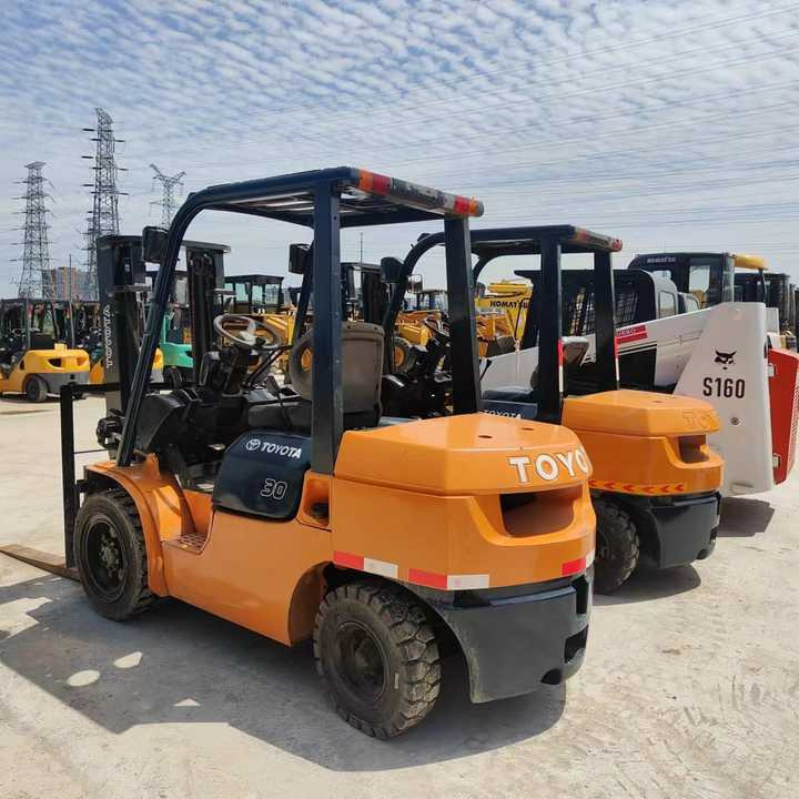 Secod Hand Japanese Brand Toyota 30 Forklift Mini 3 Ton Forklift with Good Performance and Less Working Time for Sale - Motviktstruck: bild 1 Secod Hand Japanese Brand Toyota 30 Forklift Mini 3 Ton Forklift with Good Performance and Less Working Time for Sale - Motviktstruck: bild 1