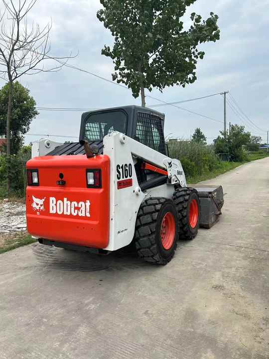 USED BOBCAT S160 Skid-steer Loader Bobcat S160 Carry Sweeper with Very Good Performance Is for Sale at a Low Price. - Kompaktlastare/ Slirstyrda lastare: bild 5 USED BOBCAT S160 Skid-steer Loader Bobcat S160 Carry Sweeper with Very Good Performance Is for Sale at a Low Price. - Kompaktlastare/ Slirstyrda lastare: bild 5
