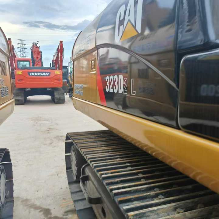 Used Digger CAT 323 Construction Machinery Construction Digger Used CAT 323 Cheap Excavator - Bandgrävare: bild 5 Used Digger CAT 323 Construction Machinery Construction Digger Used CAT 323 Cheap Excavator - Bandgrävare: bild 5