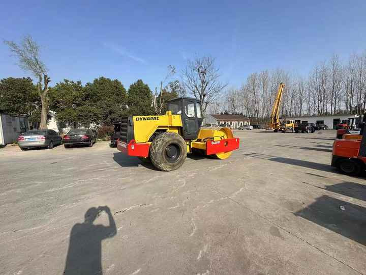 Used Dynapac CA301 Vibratory Roller with Less Working Time and Superior Performance Used Dynapac 251d/301D Roller for Sale - Asfaltvält: bild 5 Used Dynapac CA301 Vibratory Roller with Less Working Time and Superior Performance Used Dynapac 251d/301D Roller for Sale - Asfaltvält: bild 5