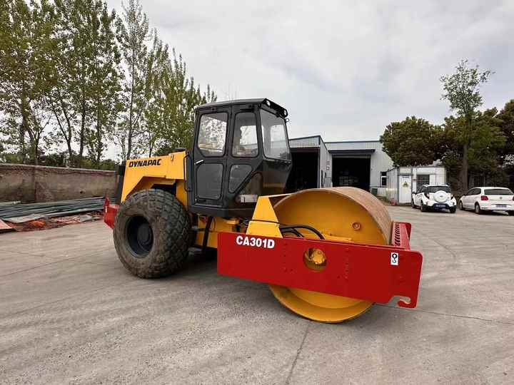 Used Dynapac CA301 Vibratory Roller with Less Working Time and Superior Performance Used Dynapac 251d/301D Roller for Sale - Asfaltvält: bild 4 Used Dynapac CA301 Vibratory Roller with Less Working Time and Superior Performance Used Dynapac 251d/301D Roller for Sale - Asfaltvält: bild 4