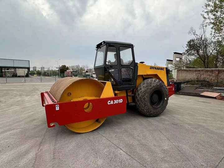 Used Dynapac CA301 Vibratory Roller with Less Working Time and Superior Performance Used Dynapac 251d/301D Roller for Sale - Asfaltvält: bild 3 Used Dynapac CA301 Vibratory Roller with Less Working Time and Superior Performance Used Dynapac 251d/301D Roller for Sale - Asfaltvält: bild 3