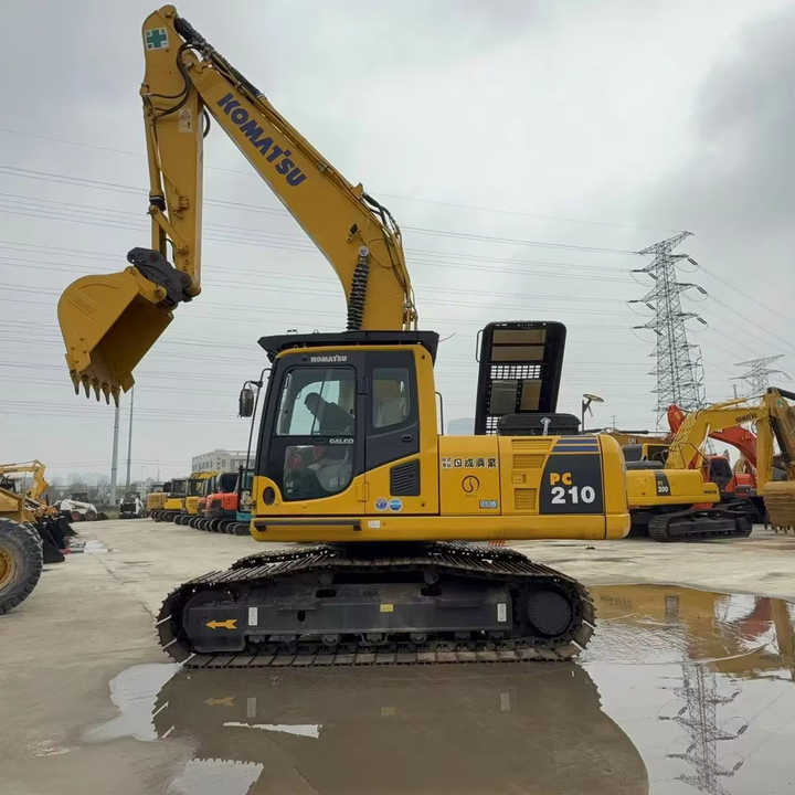 Used Good Quality Japan Original PC210-8 in Good Condition PC210-8 Komatsu - Bandgrävare: bild 1 Used Good Quality Japan Original PC210-8 in Good Condition PC210-8 Komatsu - Bandgrävare: bild 1