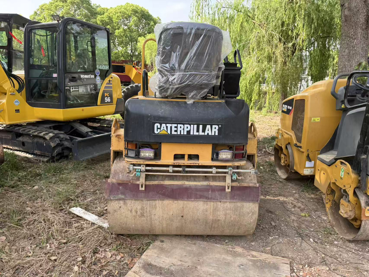 CATERPILLAR CB24B - Asfaltvält: bild 2 CATERPILLAR CB24B - Asfaltvält: bild 2