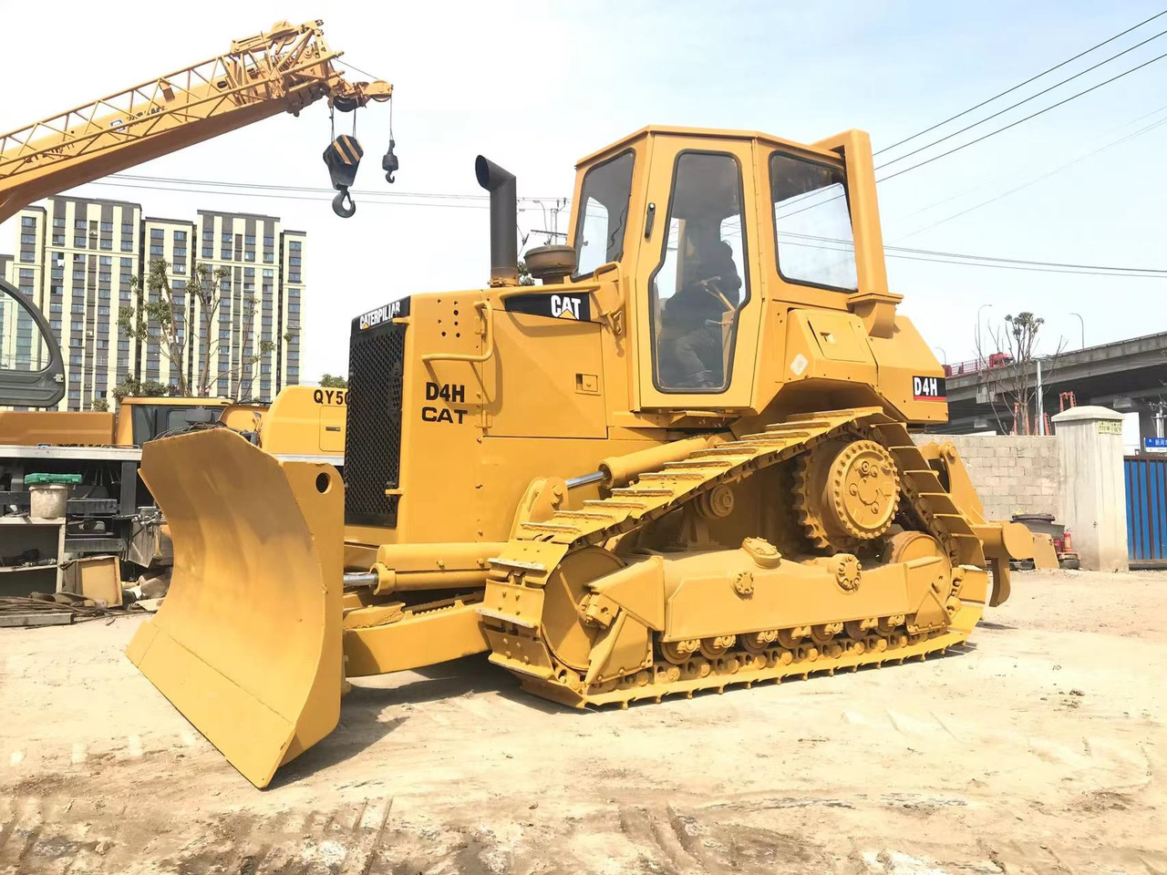 CATERPILLAR D4H - Bulldozer: bild 1 CATERPILLAR D4H - Bulldozer: bild 1