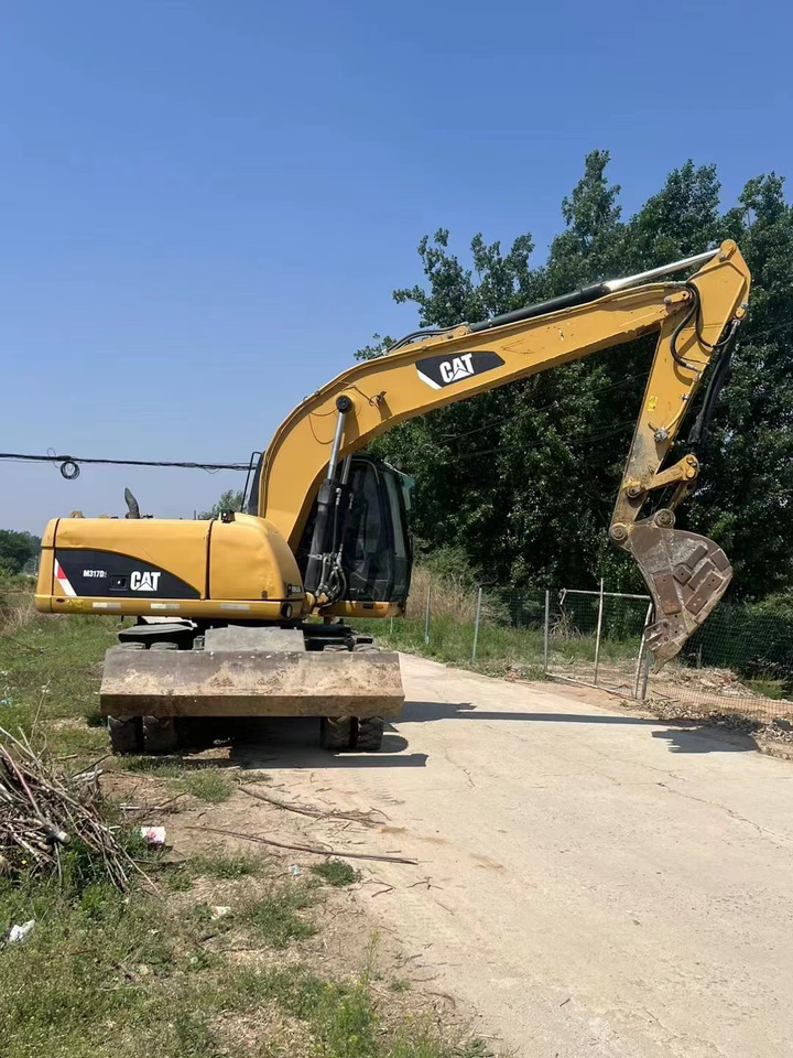 CATERPILLAR M317 - Grävmaskin på däck: bild 1 CATERPILLAR M317 - Grävmaskin på däck: bild 1