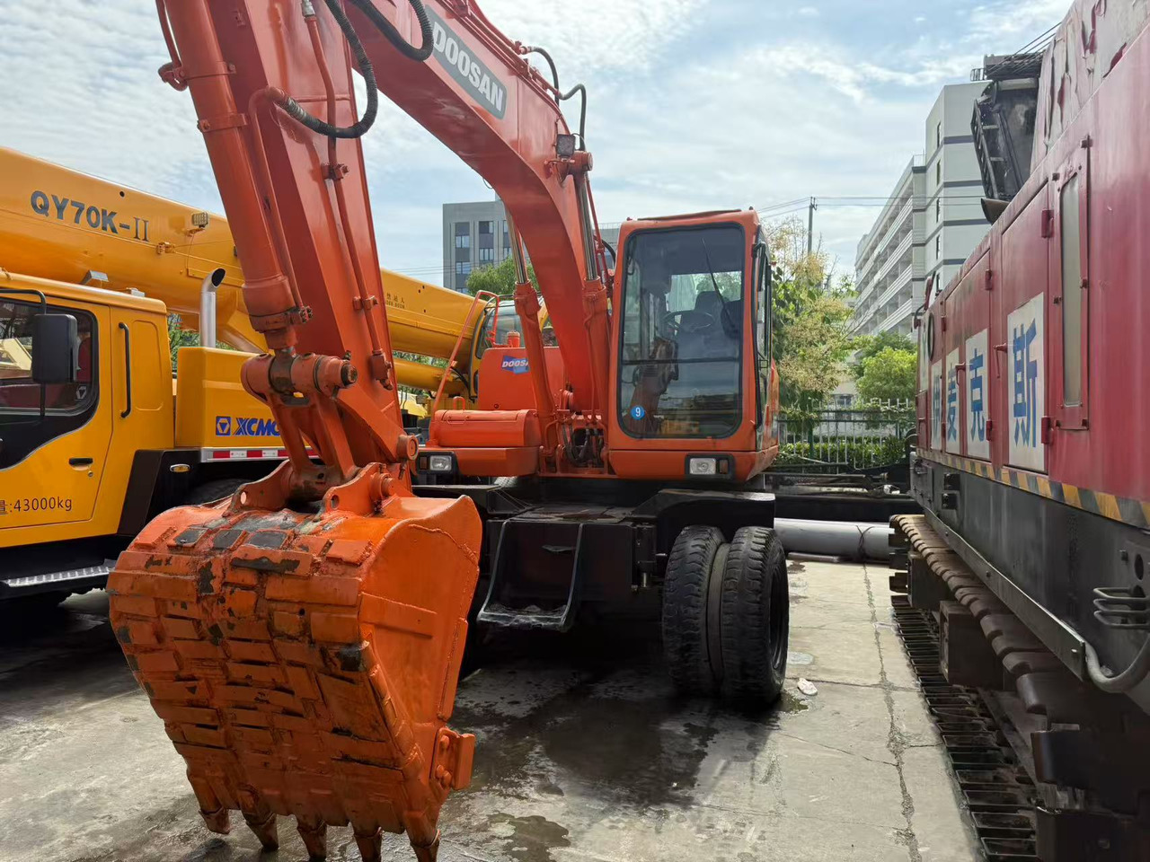 DOOSAN DH150W-7 - Grävmaskin på däck: bild 2 DOOSAN DH150W-7 - Grävmaskin på däck: bild 2