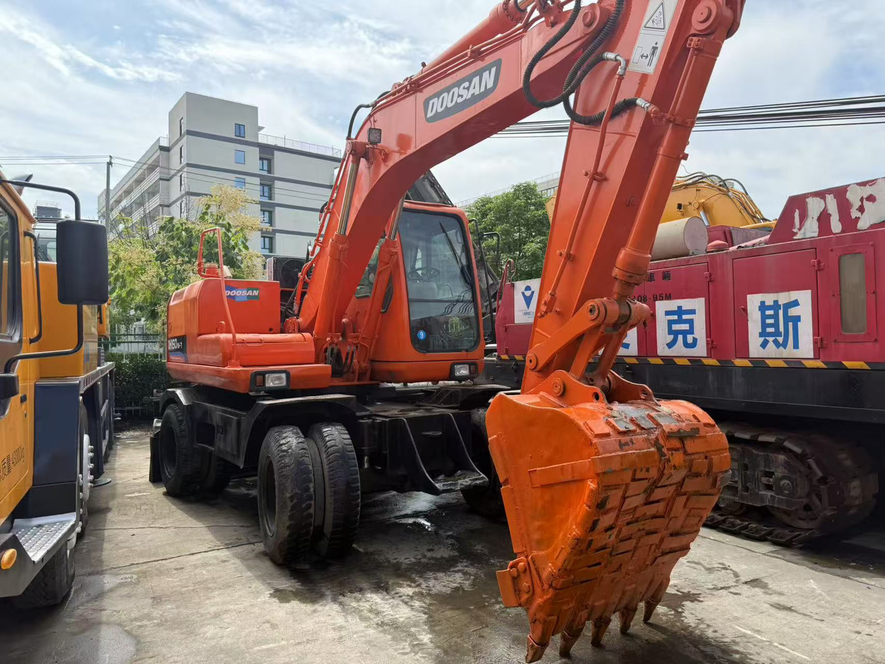 DOOSAN DH150W-7 - Grävmaskin på däck: bild 4 DOOSAN DH150W-7 - Grävmaskin på däck: bild 4
