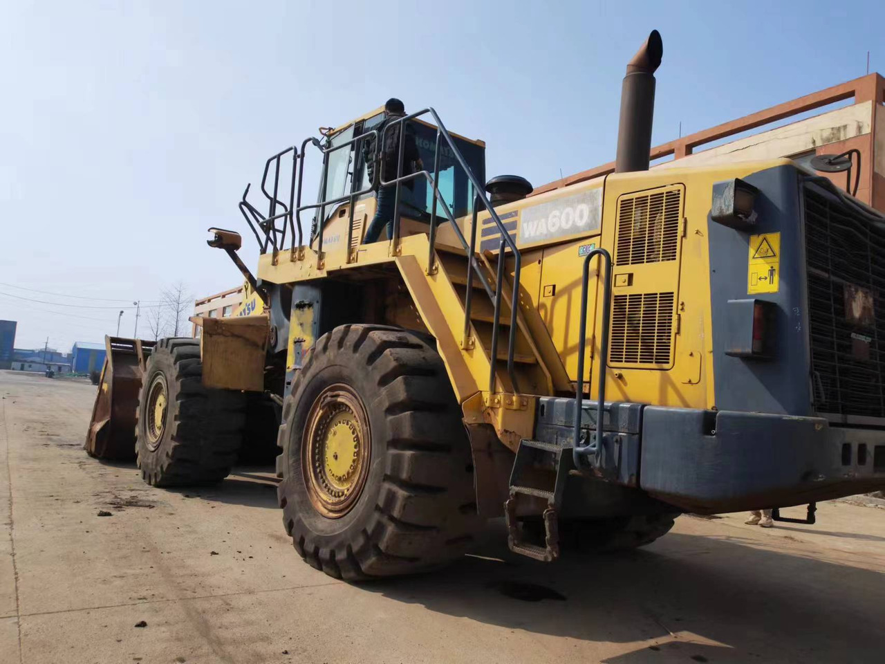 KOMATSU WA600-6 - Hjullastare: bild 2 KOMATSU WA600-6 - Hjullastare: bild 2