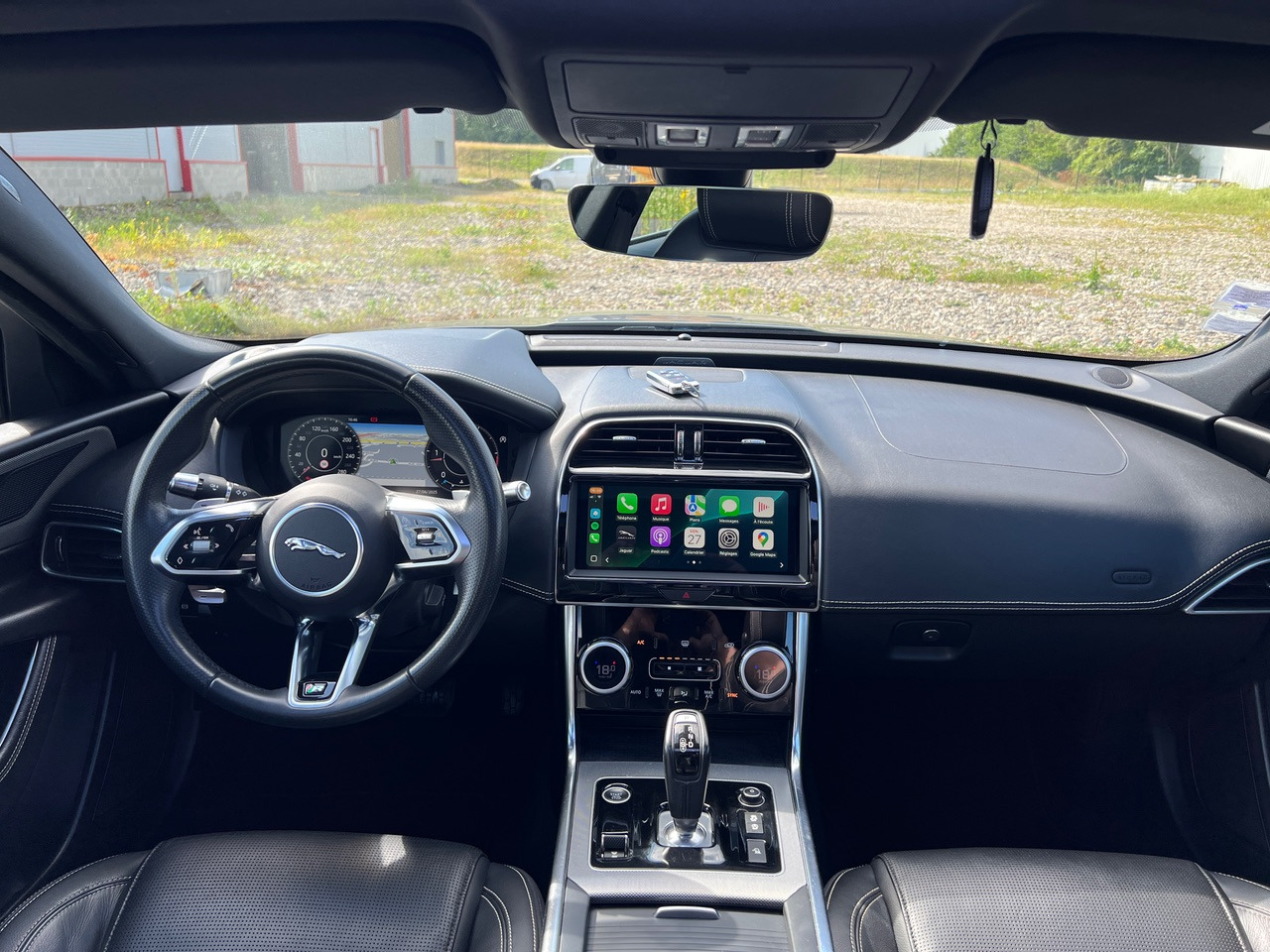 JAGUAR XE 20MY SE R-DYN. 2.0L D 180 BVA8 Cockpit PANO - Sedan: bild 3 JAGUAR XE 20MY SE R-DYN. 2.0L D 180 BVA8 Cockpit PANO - Sedan: bild 3