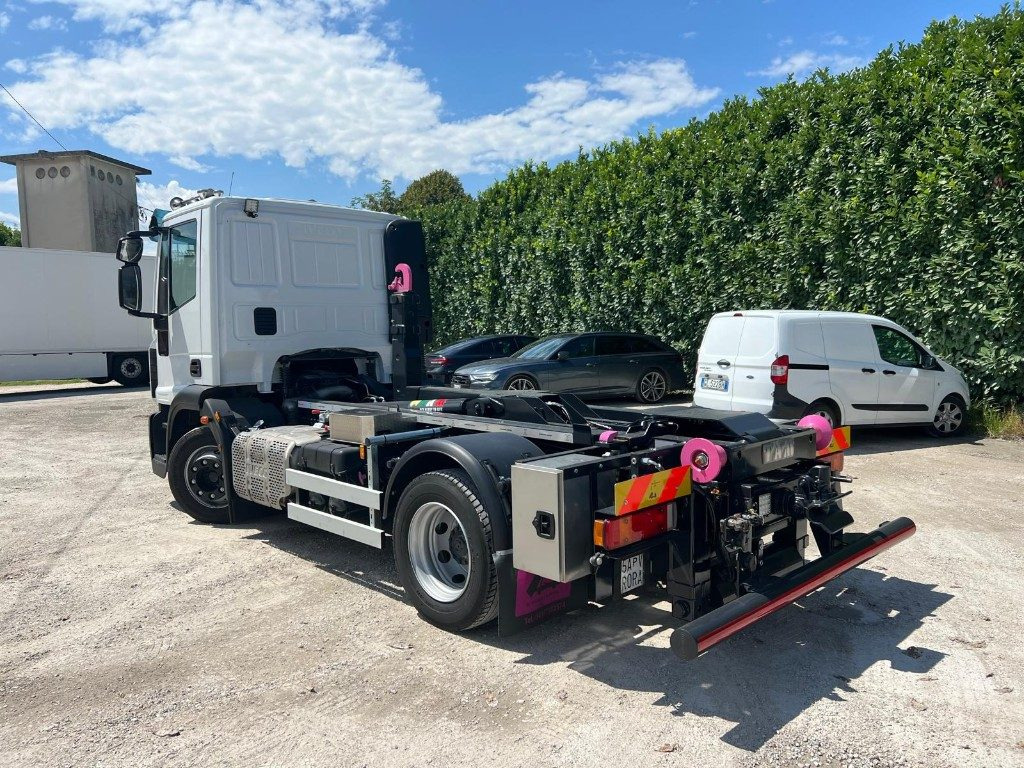 IVECO EUROCARGO 120E28 CON SCARRABILE NUOVO - Lastväxlare lastbil: bild 3 IVECO EUROCARGO 120E28 CON SCARRABILE NUOVO - Lastväxlare lastbil: bild 3