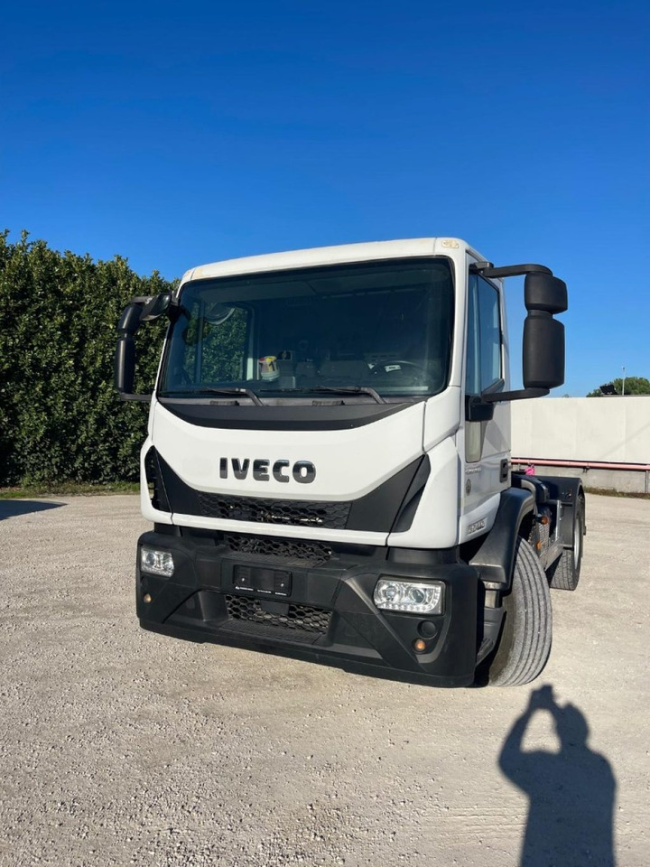 IVECO EUROCARGO 180E25 CON SCARRABILE NUOVO - Lastväxlare lastbil: bild 1 IVECO EUROCARGO 180E25 CON SCARRABILE NUOVO - Lastväxlare lastbil: bild 1