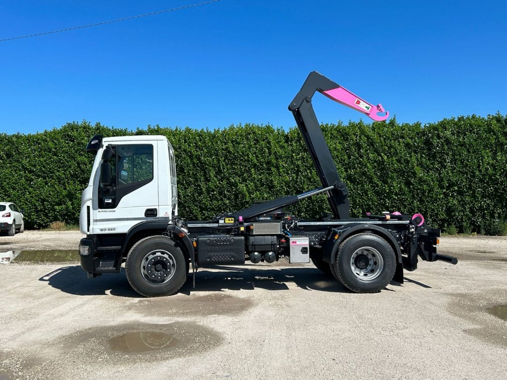 IVECO EUROCARGO 180E32K NUOVO SCARRABILE - Lastväxlare lastbil: bild 3 IVECO EUROCARGO 180E32K NUOVO SCARRABILE - Lastväxlare lastbil: bild 3