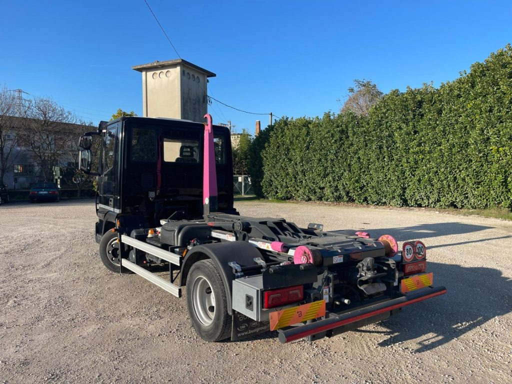 IVECO EUROCARGO 75E18 CON SCARRABILE NUOVO - Lastväxlare lastbil: bild 5 IVECO EUROCARGO 75E18 CON SCARRABILE NUOVO - Lastväxlare lastbil: bild 5