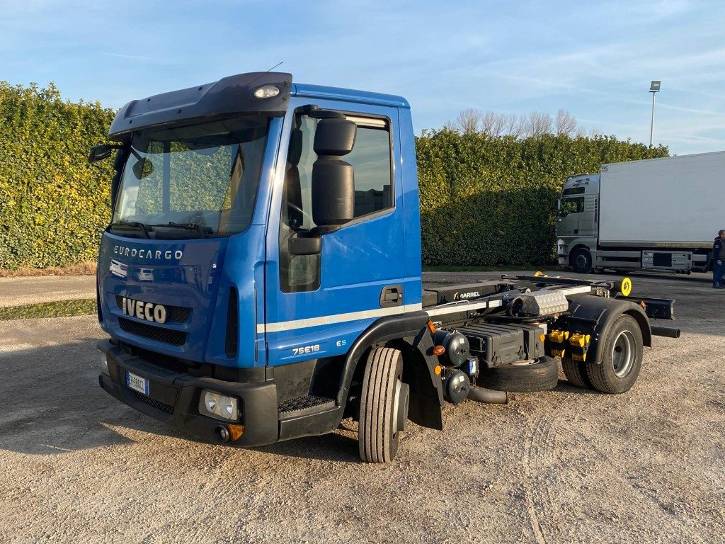 IVECO EUROCARGO 75E18 SCARRABILE - Lastväxlare lastbil: bild 1 IVECO EUROCARGO 75E18 SCARRABILE - Lastväxlare lastbil: bild 1