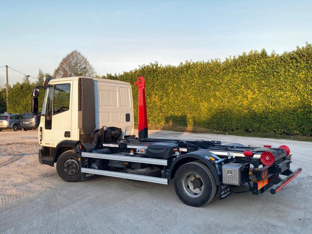 IVECO EUROCARGO 80 E18 CON IMPIANTO SCARRABILE NUO - Lastväxlare lastbil: bild 5 IVECO EUROCARGO 80 E18 CON IMPIANTO SCARRABILE NUO - Lastväxlare lastbil: bild 5