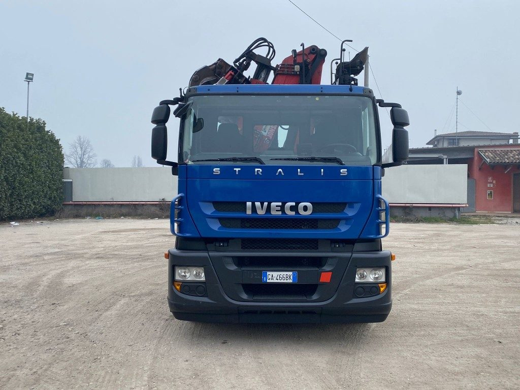 IVECO STRALIS 260.450 SCARRABILE CON GRU - Lastväxlare lastbil: bild 2 IVECO STRALIS 260.450 SCARRABILE CON GRU - Lastväxlare lastbil: bild 2