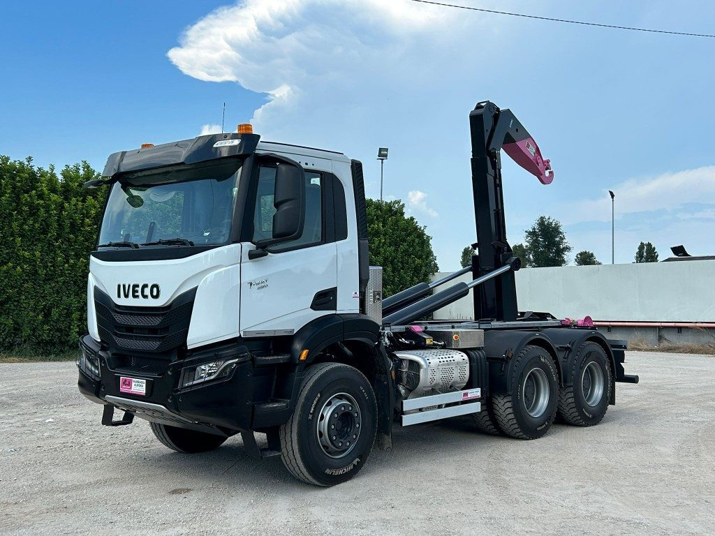 IVECO TRAKKER T-WAY AD380T NUOVO SCARRABILE - Lastväxlare lastbil: bild 1 IVECO TRAKKER T-WAY AD380T NUOVO SCARRABILE - Lastväxlare lastbil: bild 1
