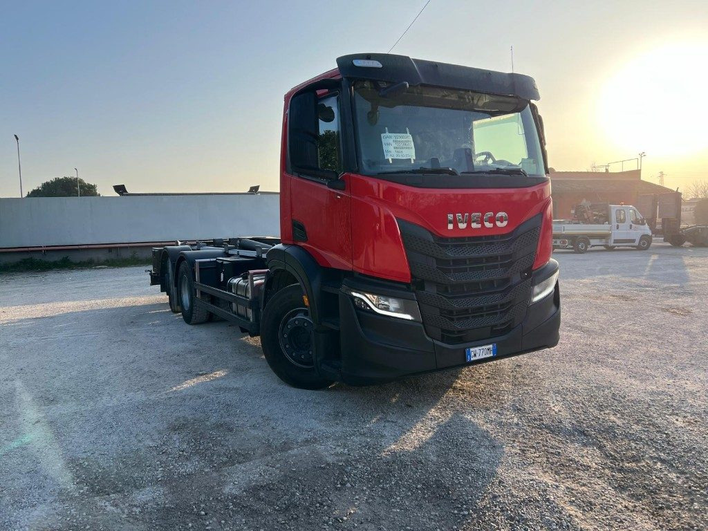 IVECO X-WAY AD260 NUOVO TARGATO SCARRABILE - Lastväxlare lastbil: bild 2 IVECO X-WAY AD260 NUOVO TARGATO SCARRABILE - Lastväxlare lastbil: bild 2