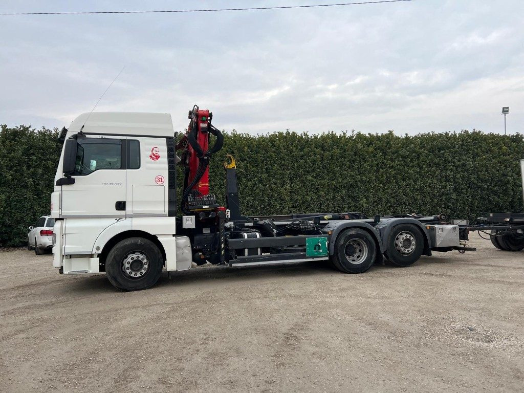 MAN TGX 26.480 SCARRABILE CON GRU - Lastväxlare lastbil: bild 3 MAN TGX 26.480 SCARRABILE CON GRU - Lastväxlare lastbil: bild 3