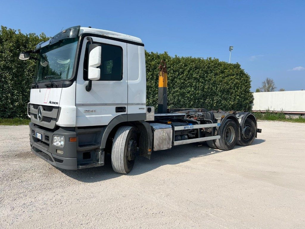 MERCEDES-BENZ MERCEDES ACTROS 25.41 SCARRABILE - Lastväxlare lastbil: bild 1 MERCEDES-BENZ MERCEDES ACTROS 25.41 SCARRABILE - Lastväxlare lastbil: bild 1