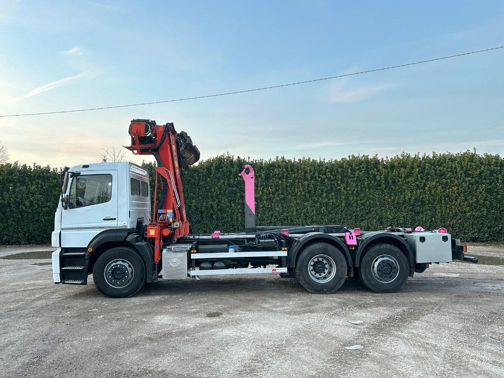 MERCEDES-BENZ MERCEDES AXOR 2533 SCARRABILE CON GRU E POLIPO - Lastväxlare lastbil: bild 5 MERCEDES-BENZ MERCEDES AXOR 2533 SCARRABILE CON GRU E POLIPO - Lastväxlare lastbil: bild 5