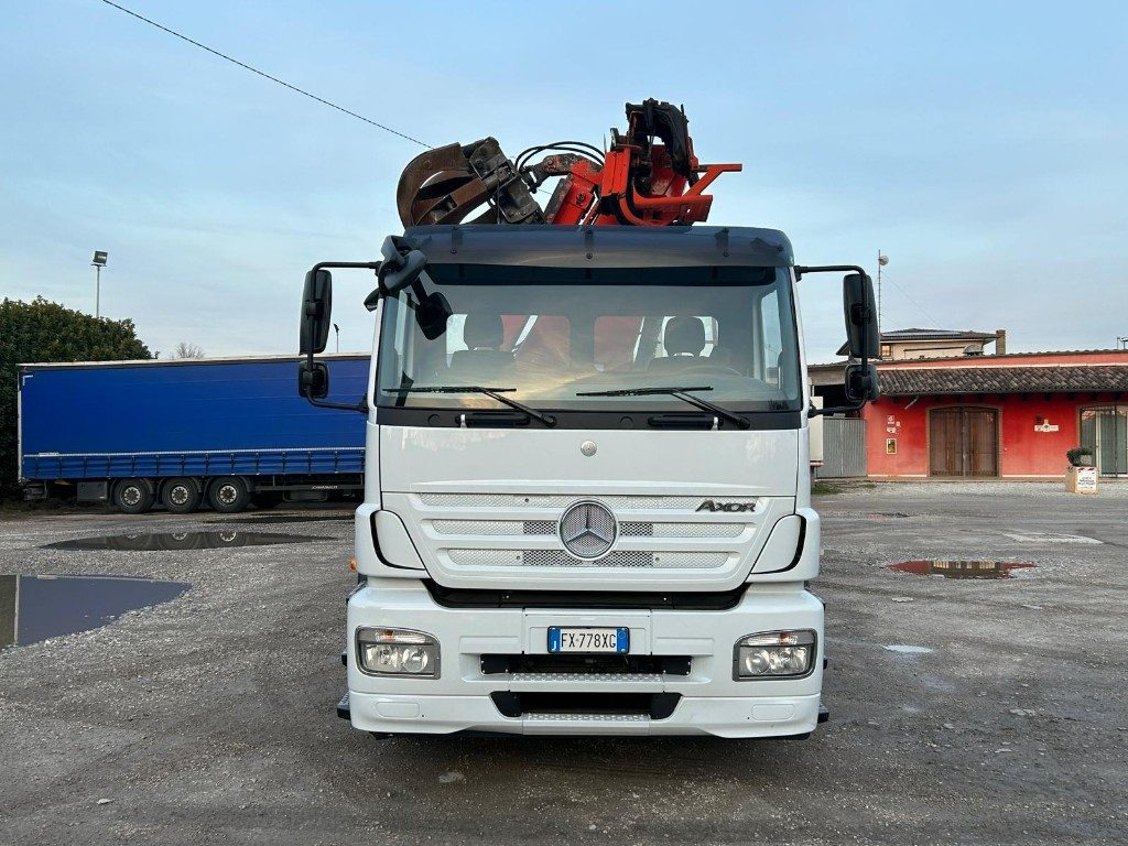 MERCEDES-BENZ MERCEDES AXOR 2533 SCARRABILE CON GRU E POLIPO - Lastväxlare lastbil: bild 1 MERCEDES-BENZ MERCEDES AXOR 2533 SCARRABILE CON GRU E POLIPO - Lastväxlare lastbil: bild 1