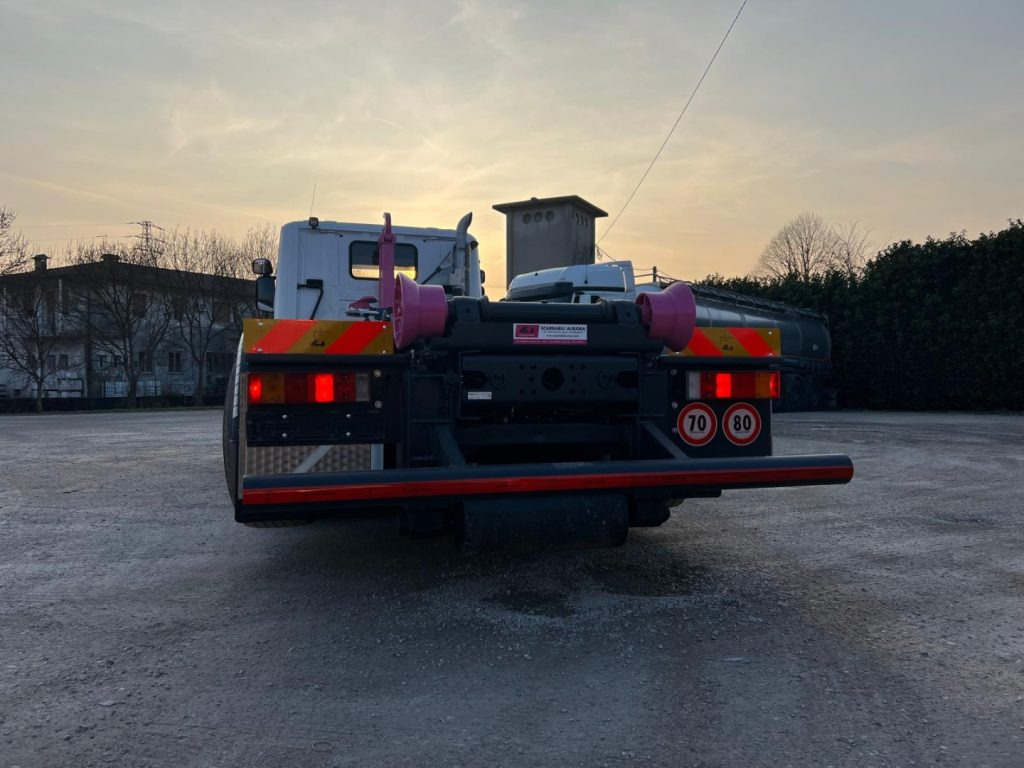 SCANIA P410 SCARRABILE CON RIDUTTORE AI MOZZI - Lastväxlare lastbil: bild 5 SCANIA P410 SCARRABILE CON RIDUTTORE AI MOZZI - Lastväxlare lastbil: bild 5