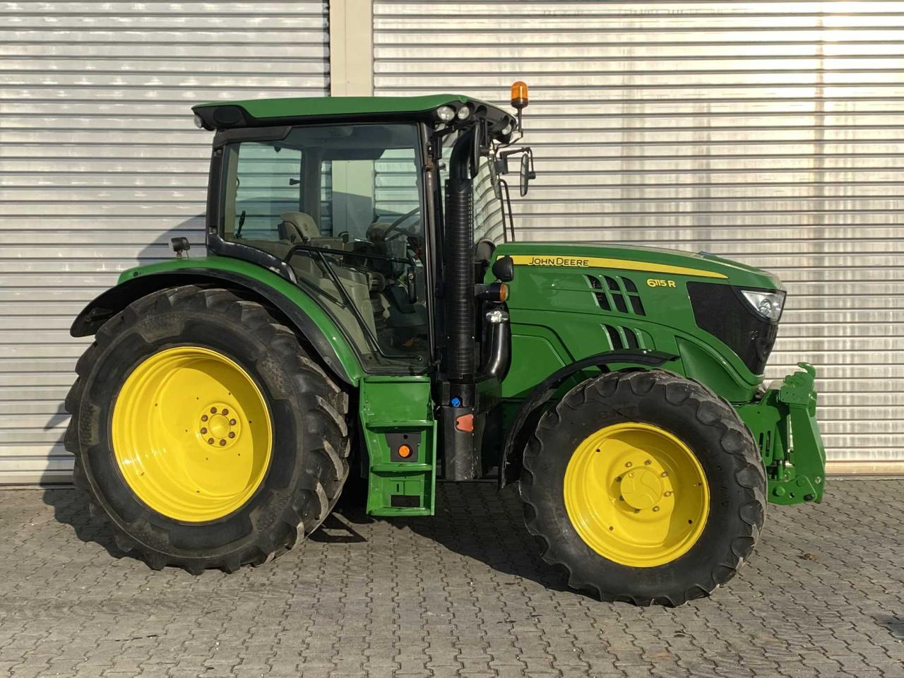 John Deere 6115R - Traktor: bild 1 John Deere 6115R - Traktor: bild 1